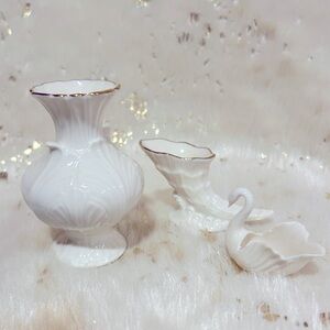 Collectible Miniature Lenox Porcelain.                 Vase  Swan Cornucopia